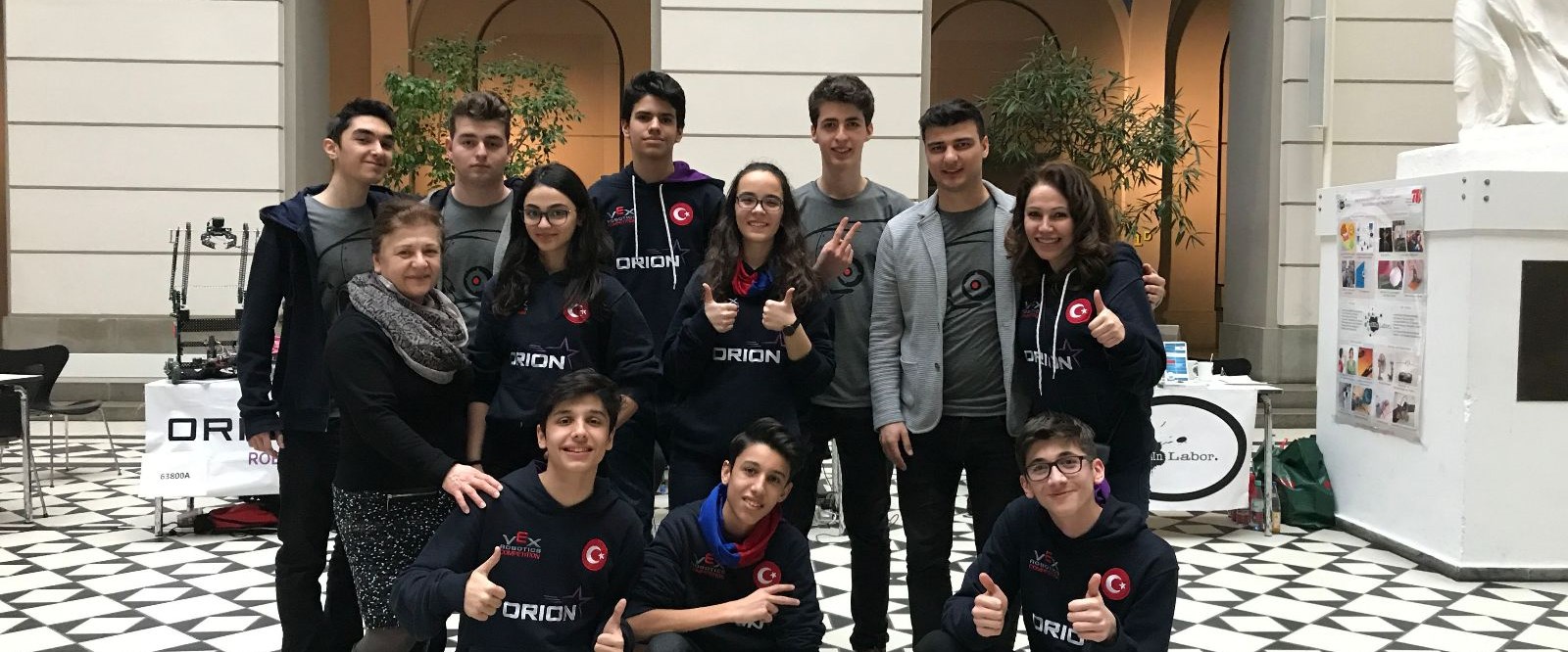 Liseli Türk öğrenciler Almanya’dan şampiyonlukla döndü