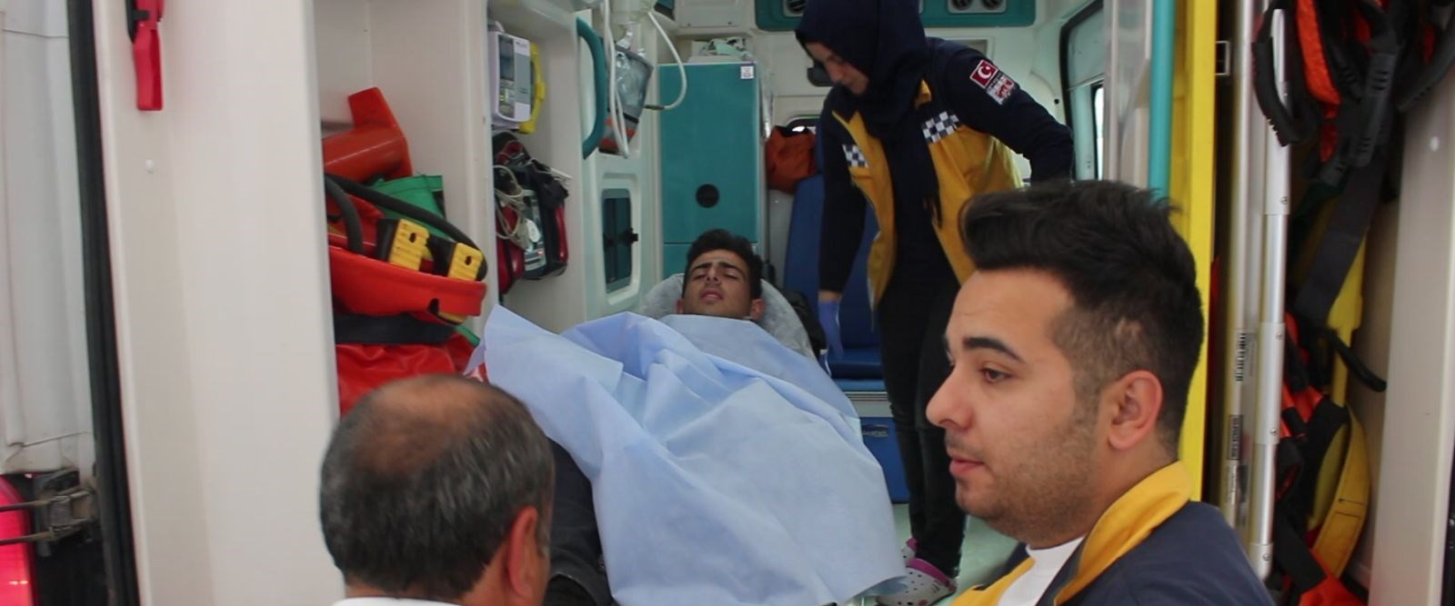 Adana’da okul servisinde bıçaklı kavga: 2 yaralı