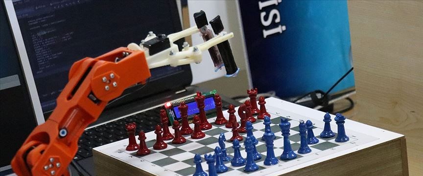 Robotik kol ‘Çolak’ satrançta rakip tanımıyor